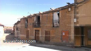 En venta  casa de pueblo en plaza mayor en reformar