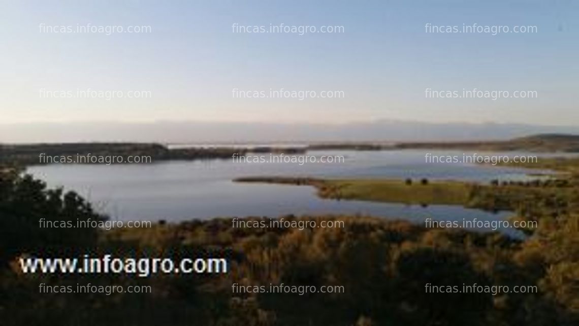 Fotos de Vendo espléndida finca junto al embalse de valdecañas.