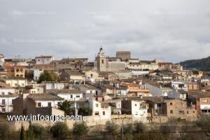 A la venta terreno rustico en torremanzanas junto al pueblo