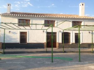 En venta finca rústica de riego con cortijo, nave y anexos