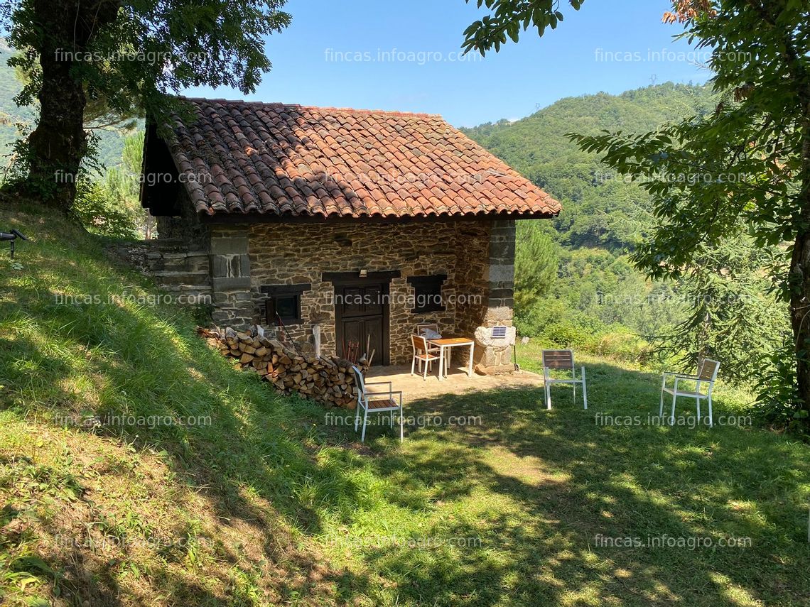 Fotos de En venta  Finca de 30.000 m2 con cabaña asturiana y 4 pequeñas cabañas auxiliares