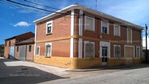 A la venta casa agrícola con bodega y viñas