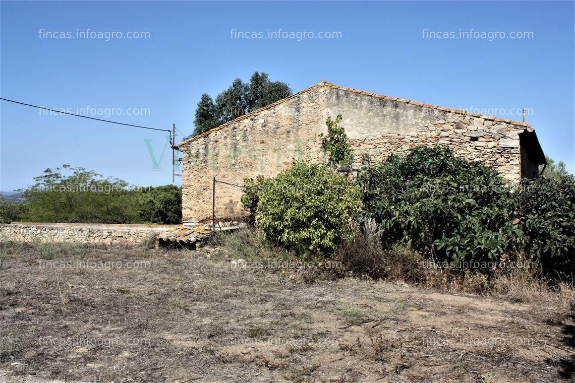 Fotos de A la venta Masia rural con terreno en Costa Brava.