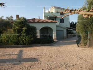 En venta  GRAN FINCA RUSTICA DE EXPLOTACION AGRICOLA/GANADERA EN CAMARLES (TARRAGONA)