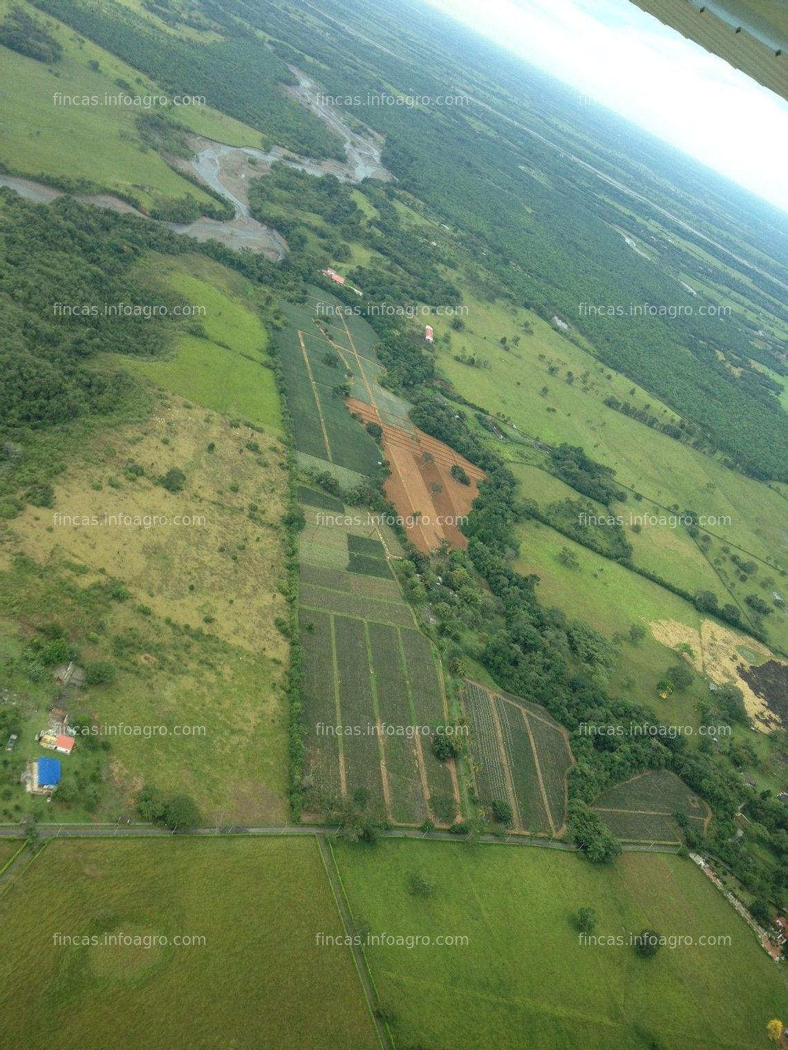 Fotos de En venta  Finca (lote/terreno) de 27 hectáreas, ubicada en Restrepo, Meta, ideal para desarrollar un condominio campestre y/o un proyecto hotelero, en la zona de mayor desarrollo del Meta.