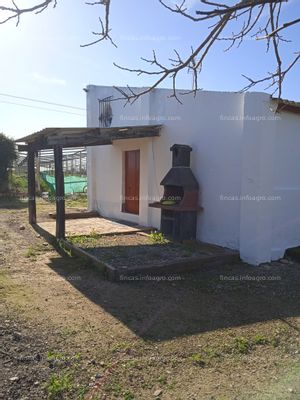 Se vende Casa de campo con invernadero.