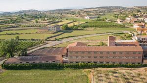 A la venta granja con capacidad para 2.000 cerdos + 3 viviendas + Almacenes en Penelles (Noguera) - RA066