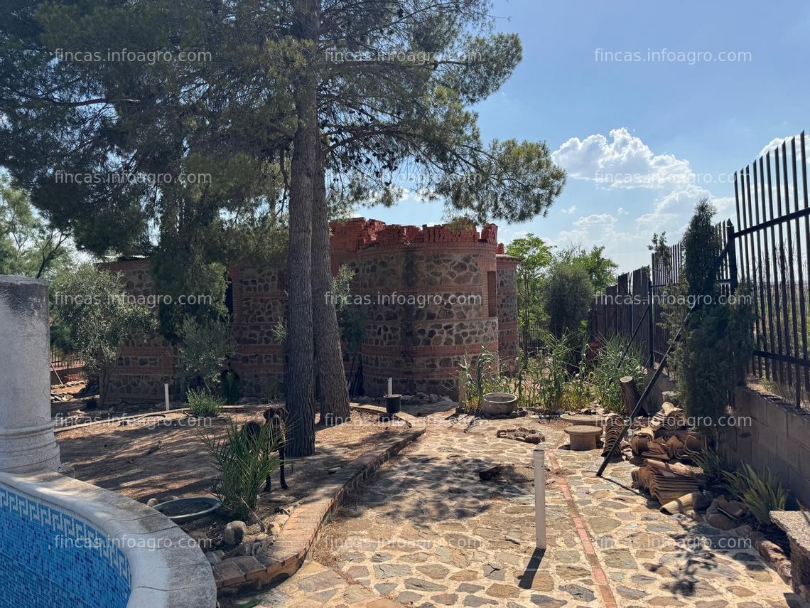 Fotos de A la venta parcelas con edificio en construcción, olivar y pinar dotado de pozo legal.